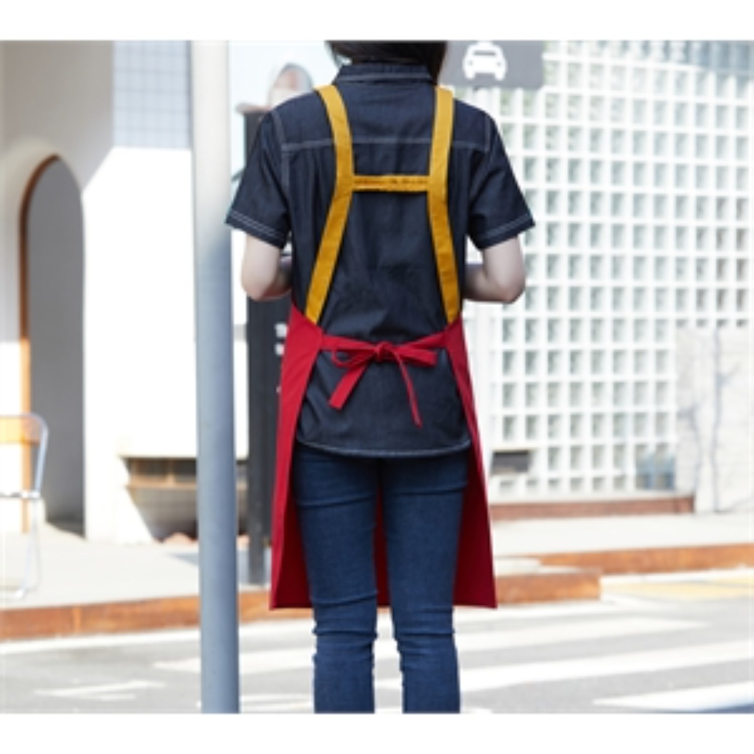 14 oz. Canvas Kitchen Apron w/ Brown shoulder Strap 4