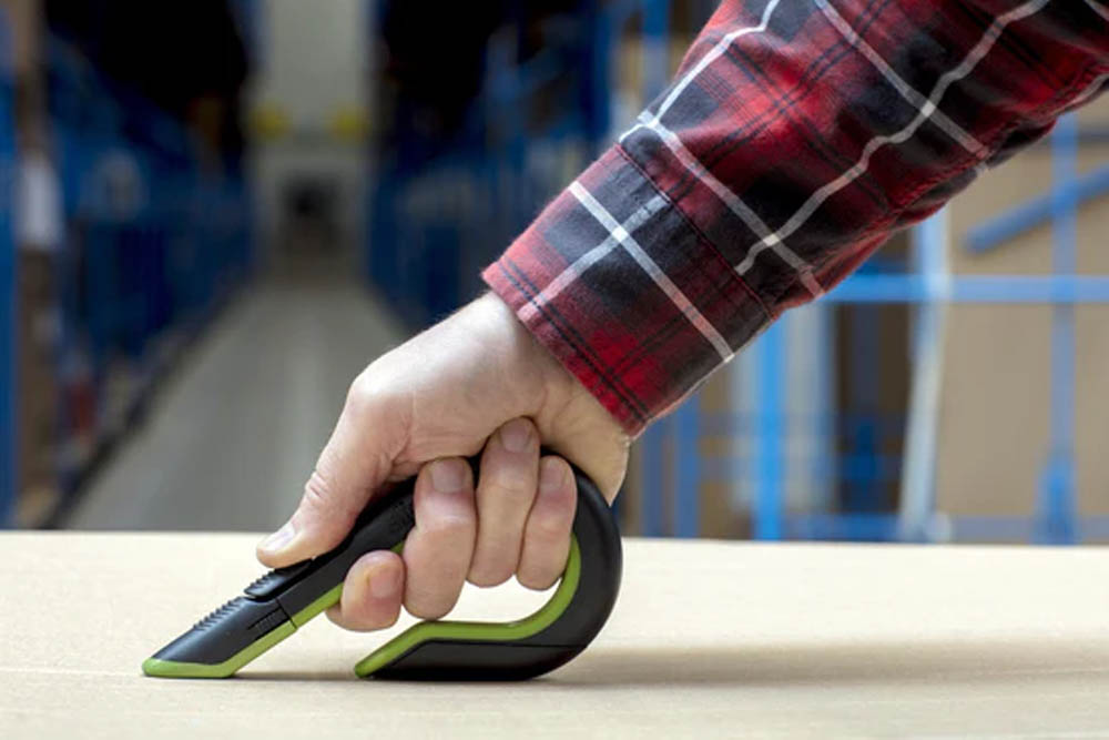 Curved Handle Box Utility Cutter 2