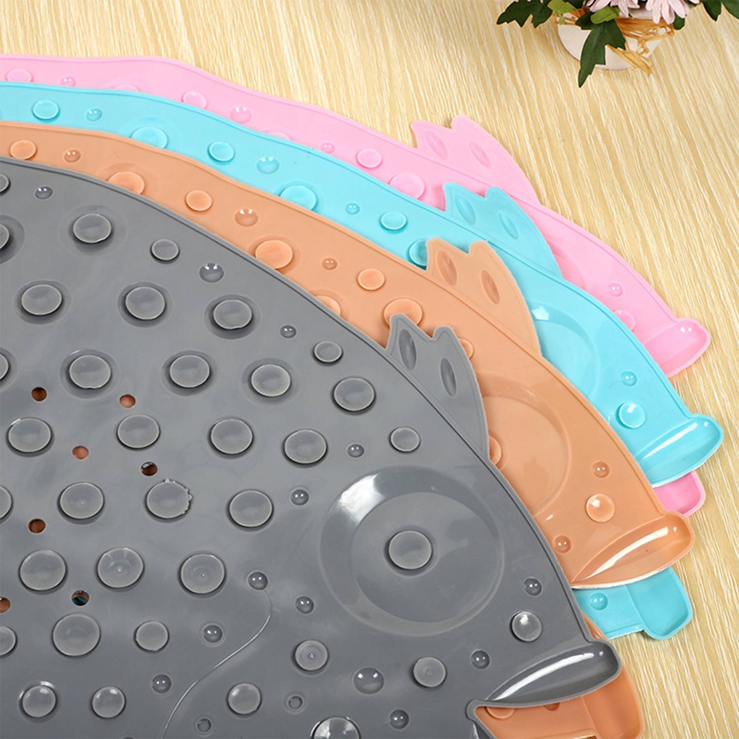 Fish-shaped bath mat 3