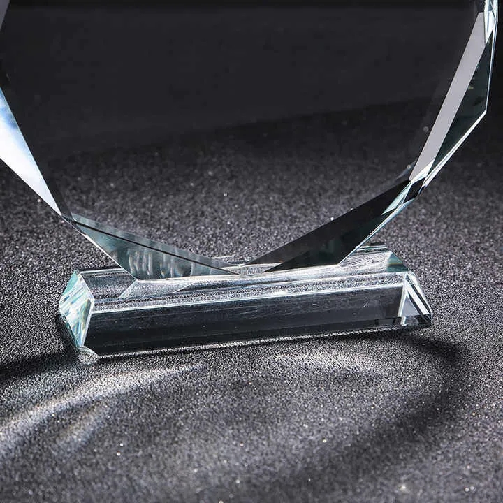 Octagonal crystal trophy 1