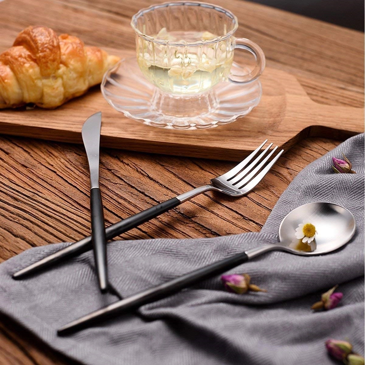 4-Piece stainless Flatware Set 18