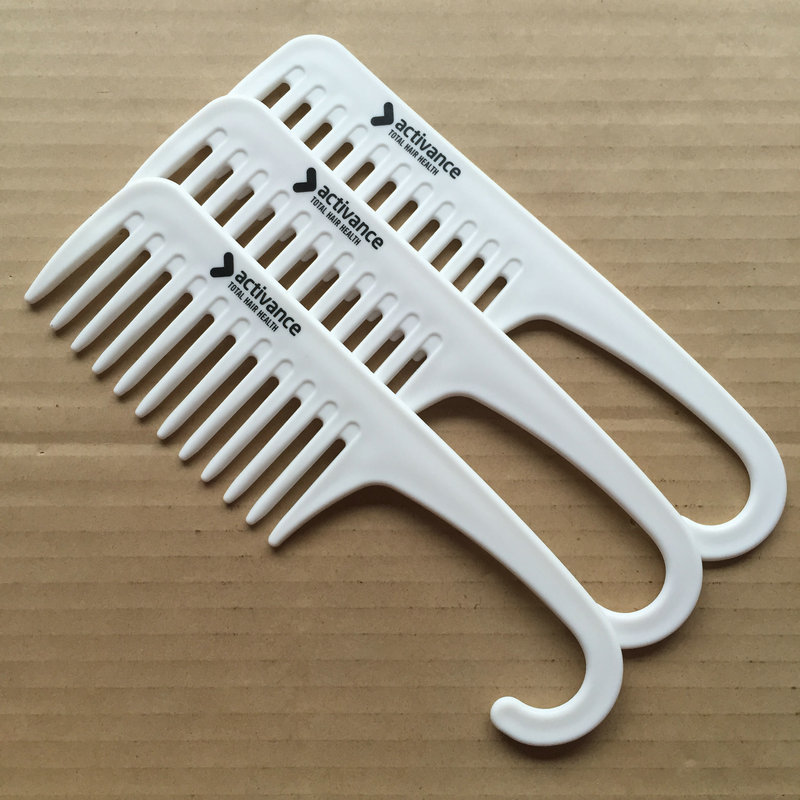 Detangler Shower Comb With Hook 2