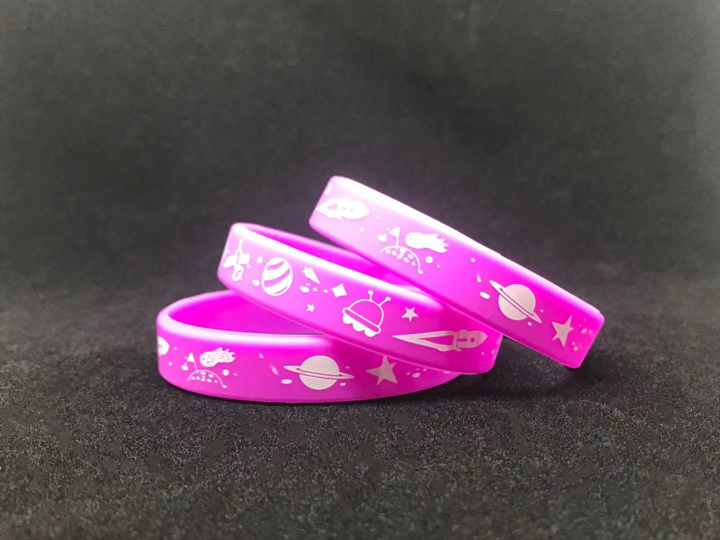 Hot Selling Eco-friendly No minimum Cheap Advertising Gifts Custom Logo Silicone Bracelet Wrist Band 3
