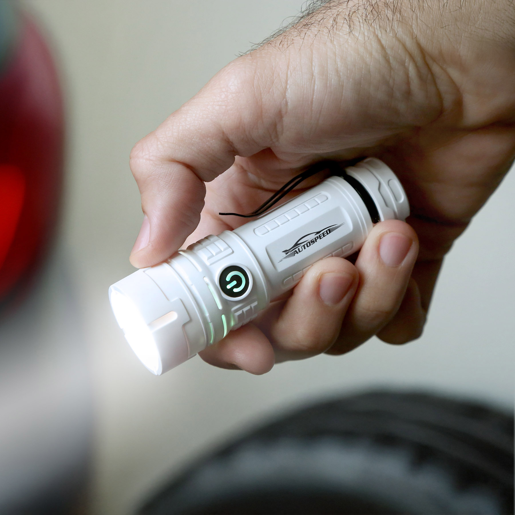 reNew Lite Rechargeable Flashlight 2