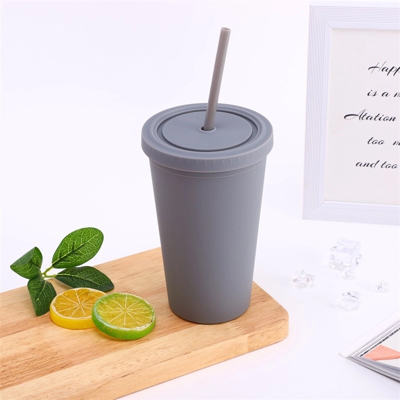 Plastic Cups with Lids and Straws 4