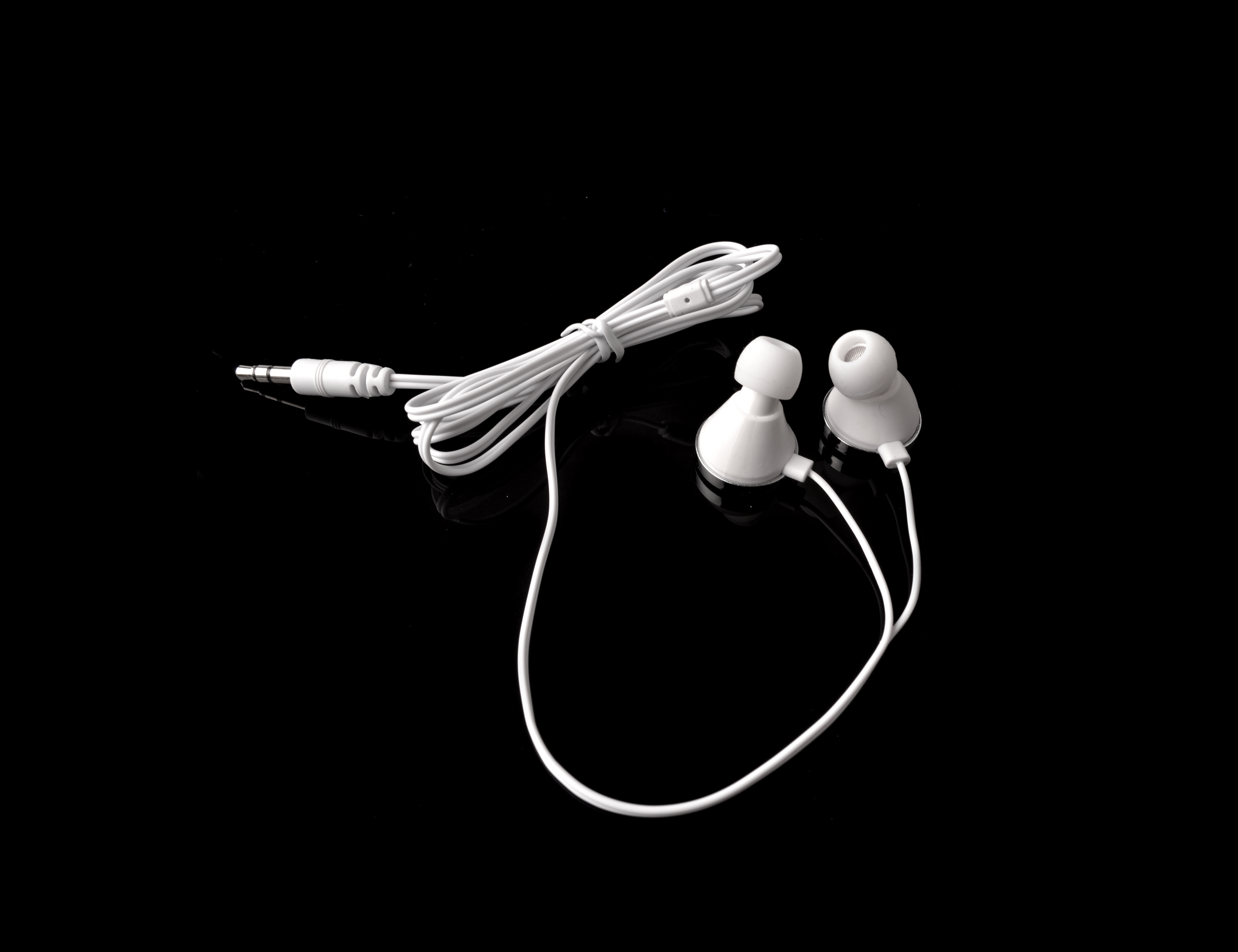 Lightweight Wired Earbuds 3
