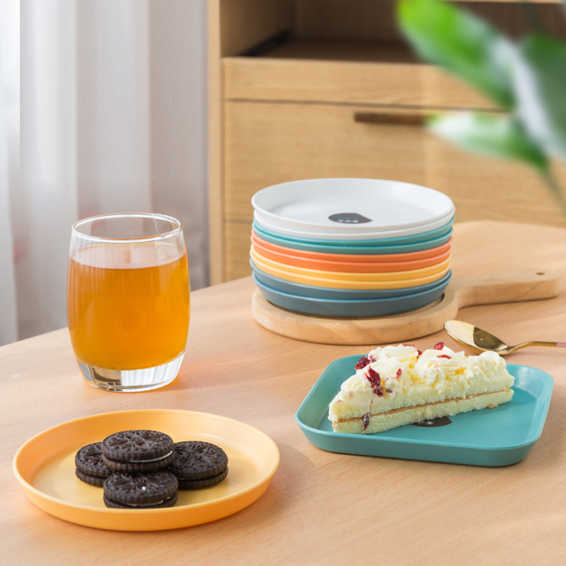 Round Plastic Plate 3