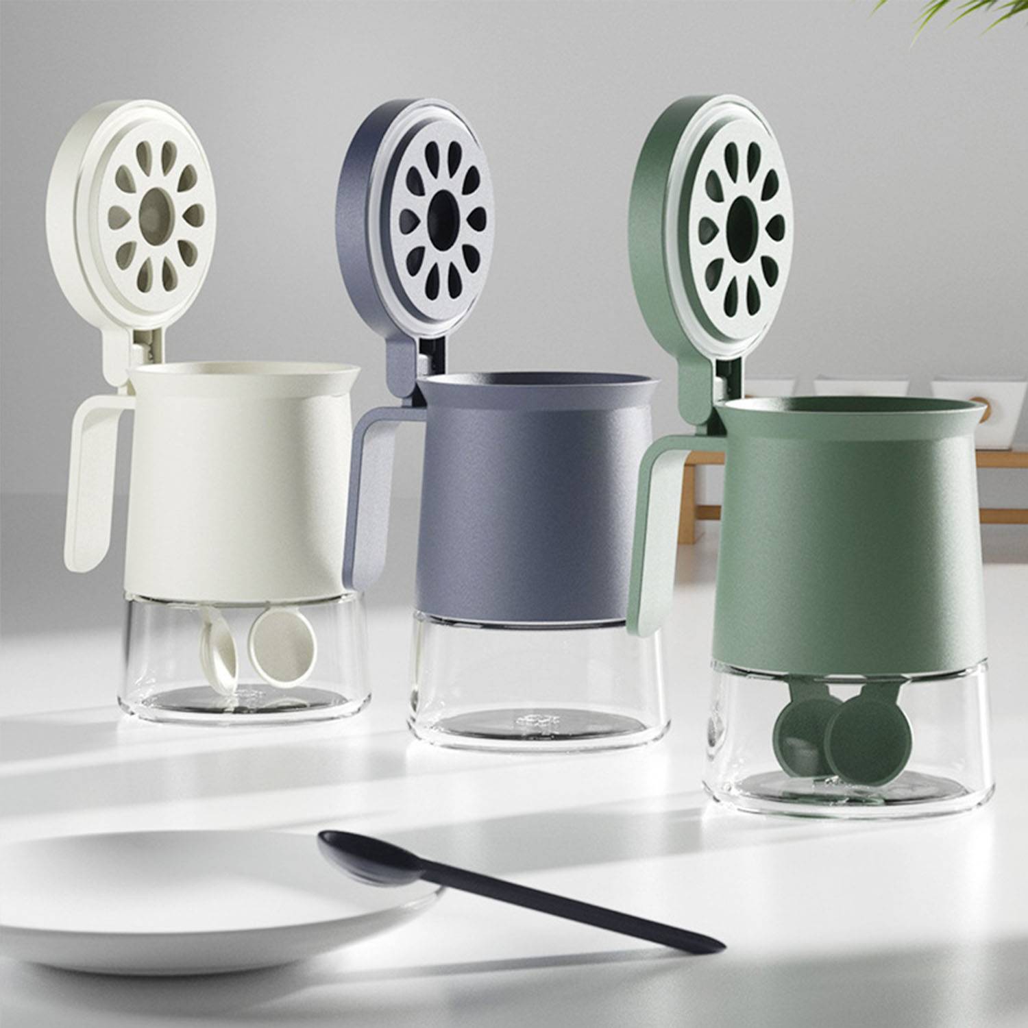 Kitchen moisture-proof glass condiment bottle with spoon 3