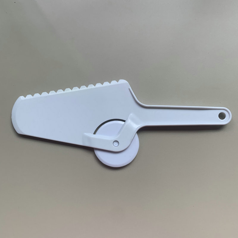 Plastic Pizza Cutter Wheel and Server 8