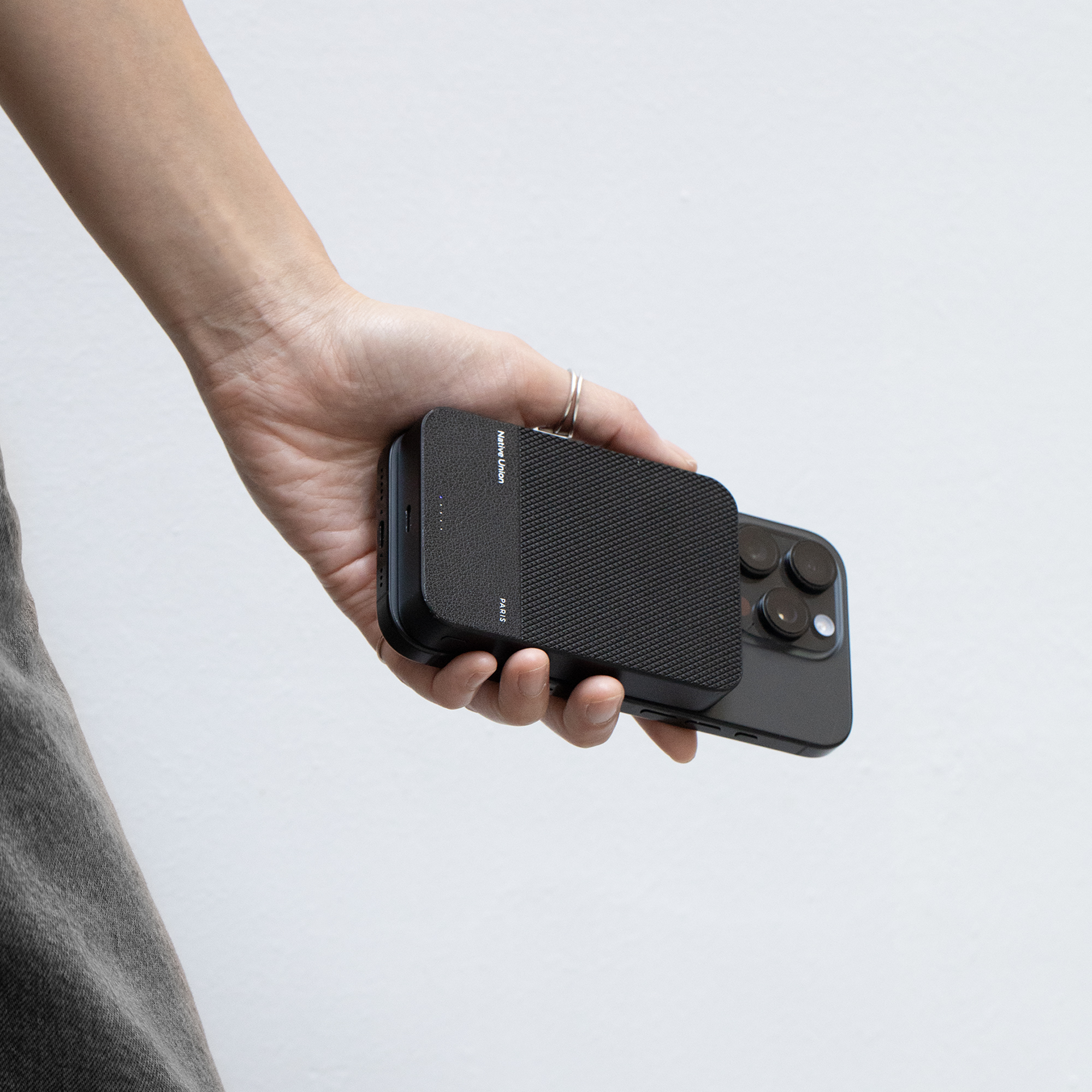 Native Union (RE)Classic Magnetic Power Bank 10000mAh 3