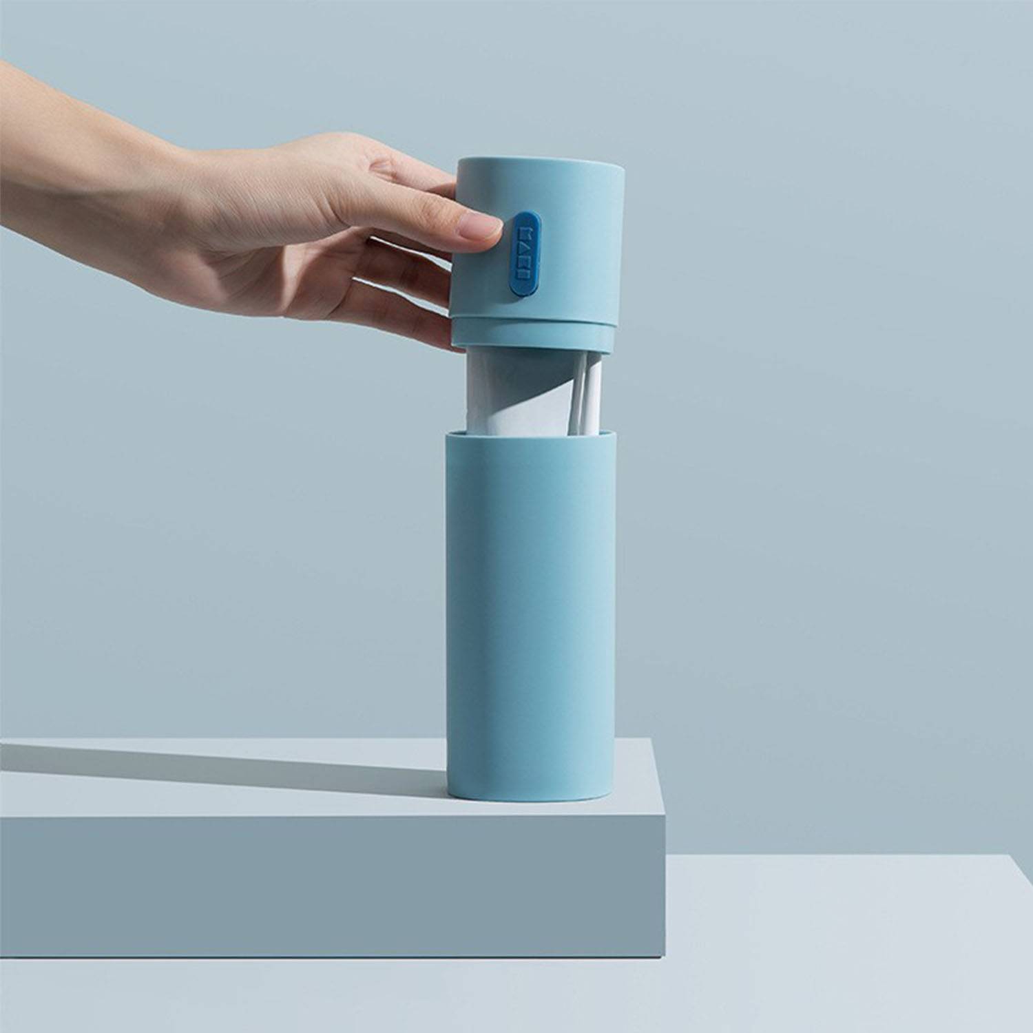 Simple travel toothbrush and toothpaste storage box 4