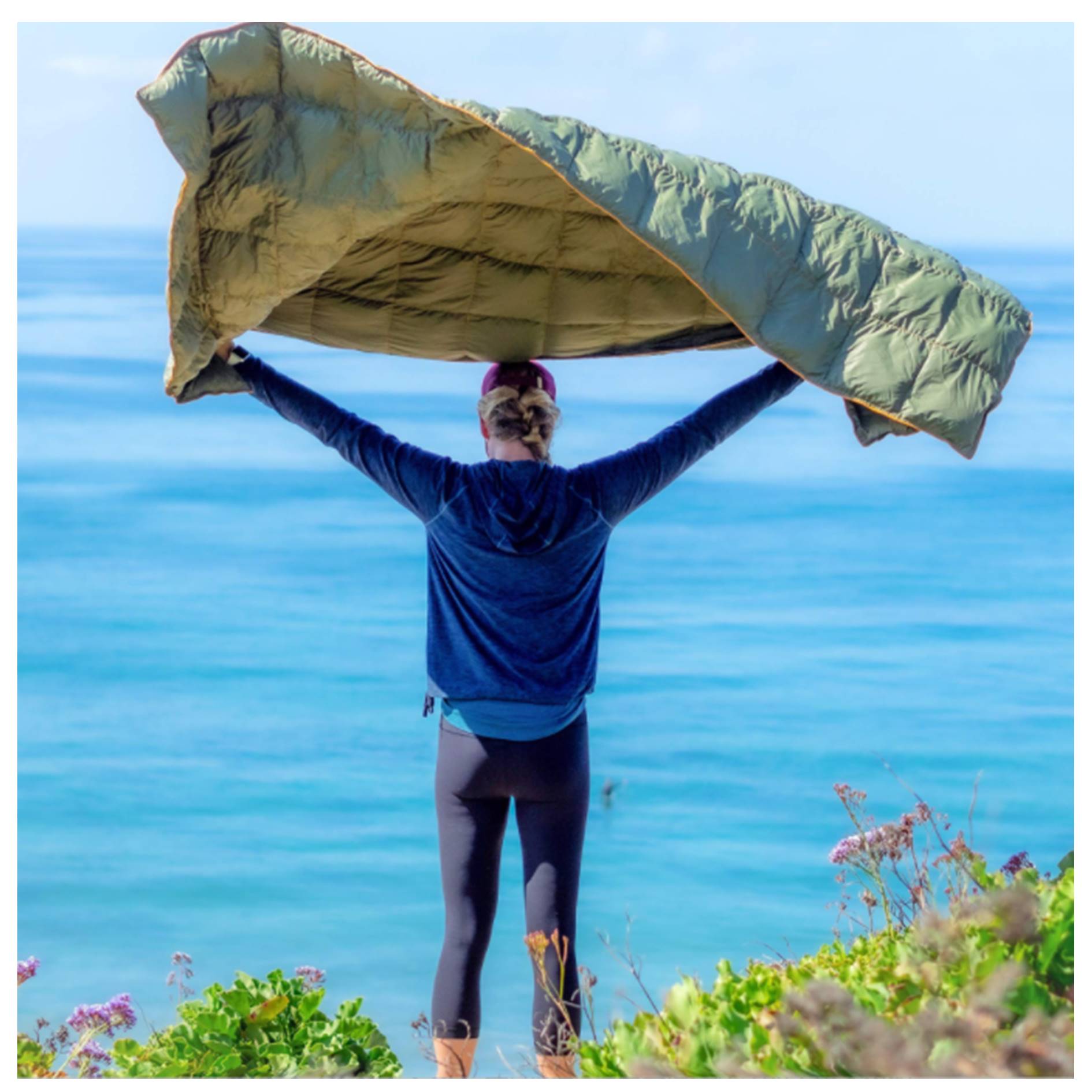 Ultra Light Outdoor Hiking Down Blanket 4