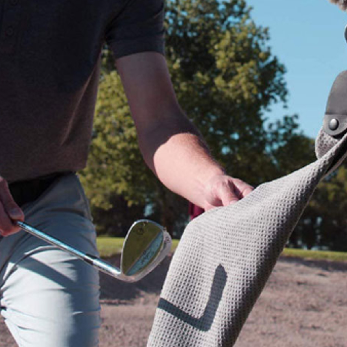 Magnetic Microfiber Golf Towel 4