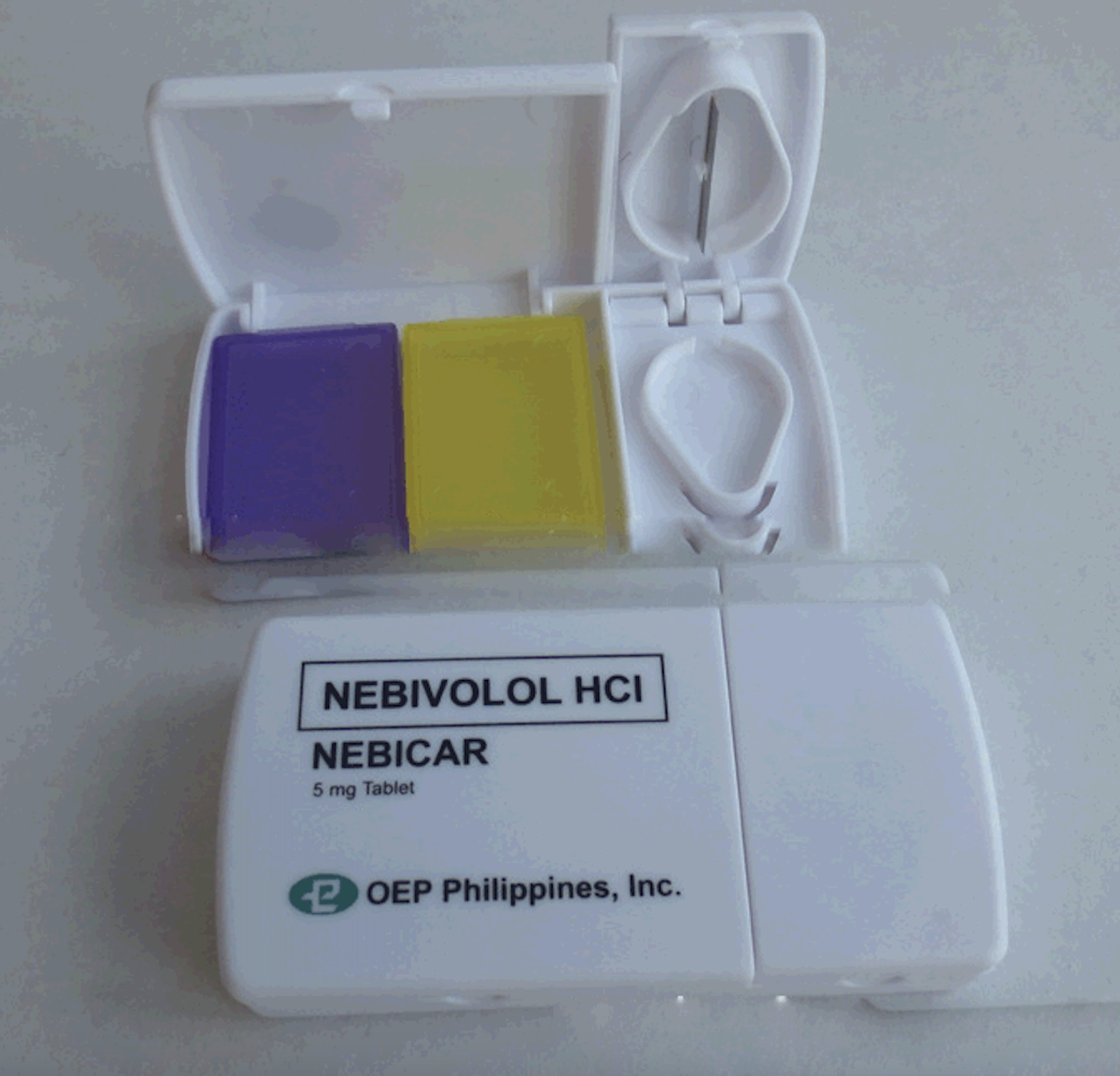 Pill Cutter and Splitter with Dispenser 1