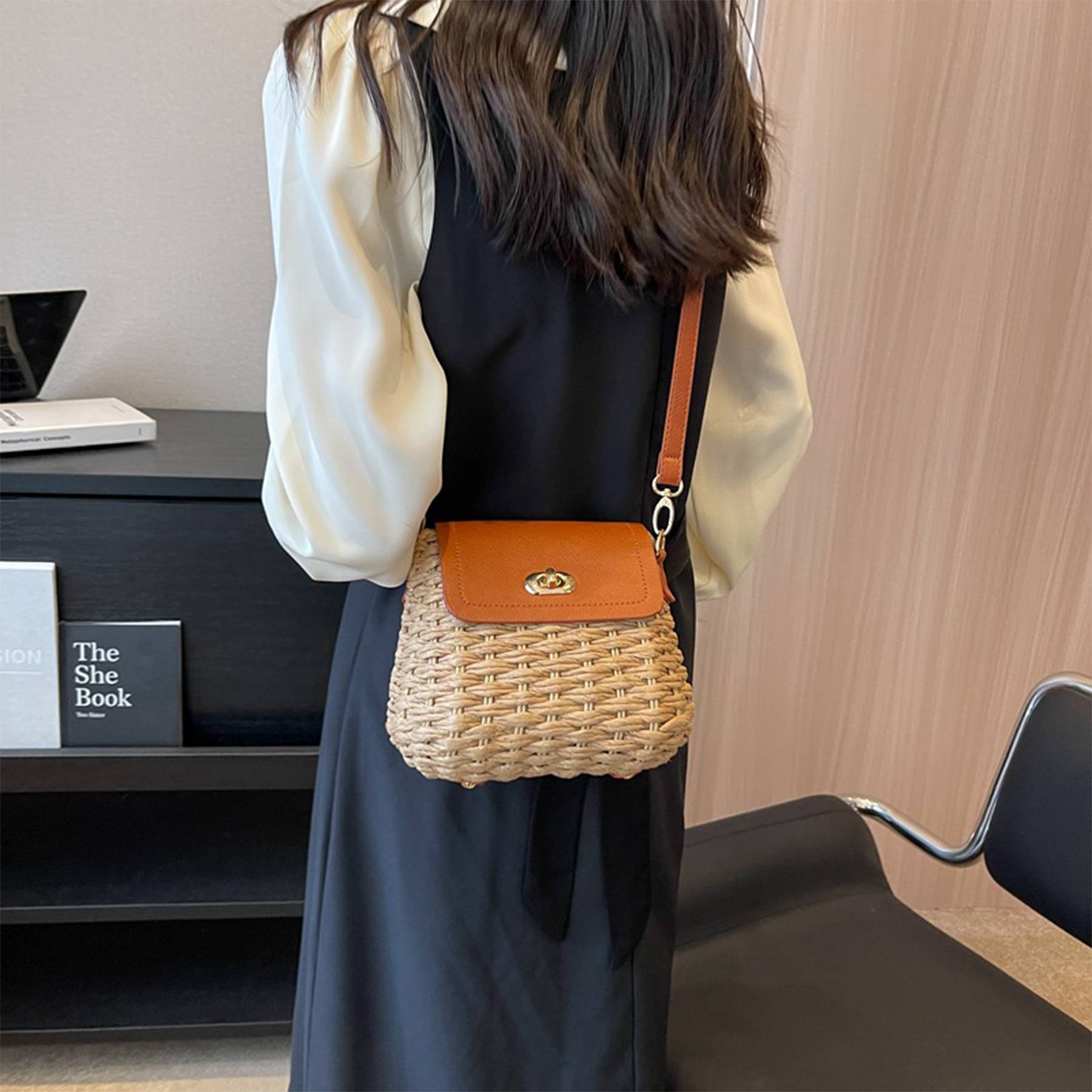 Jute Versatile cross-body straw bag 2