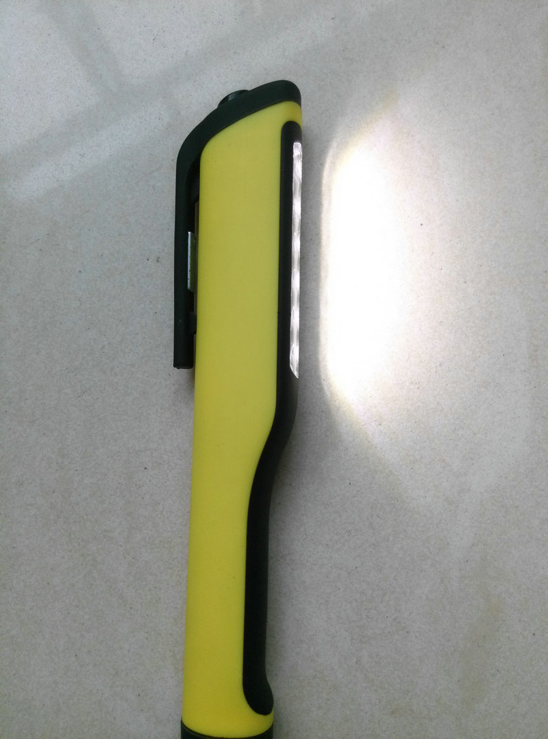 Penlight Flashlight With Magnetic Clip 4