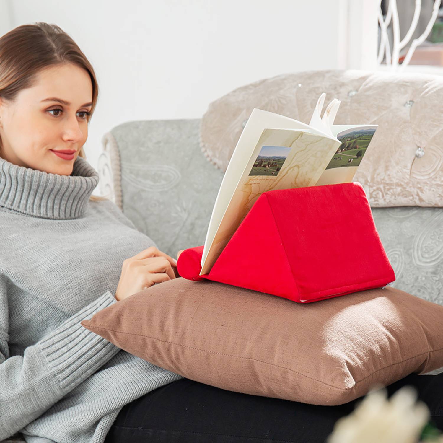 Stable Triangle Pillow Reading Stand 3