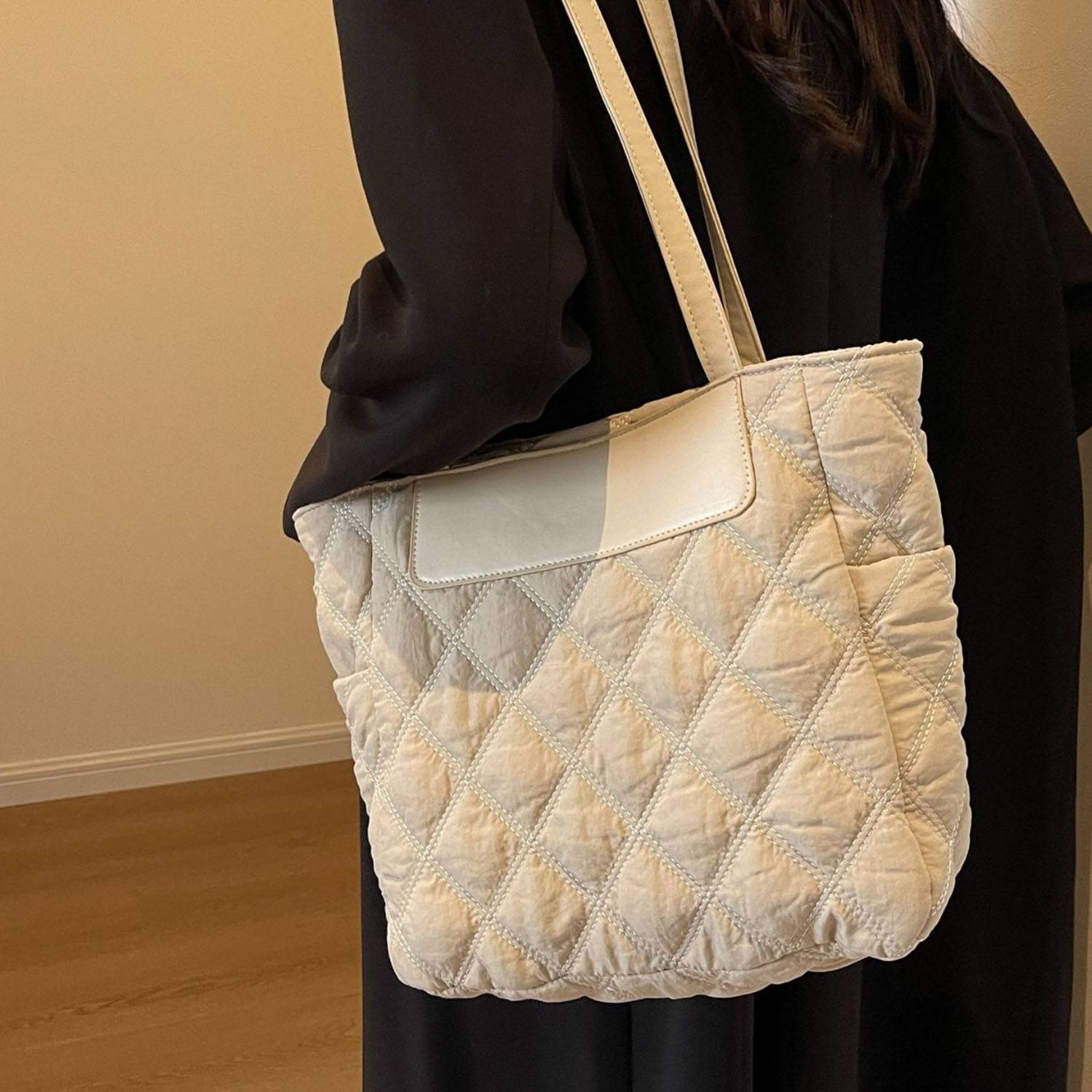 Large capacity quilted hobo handbag 5