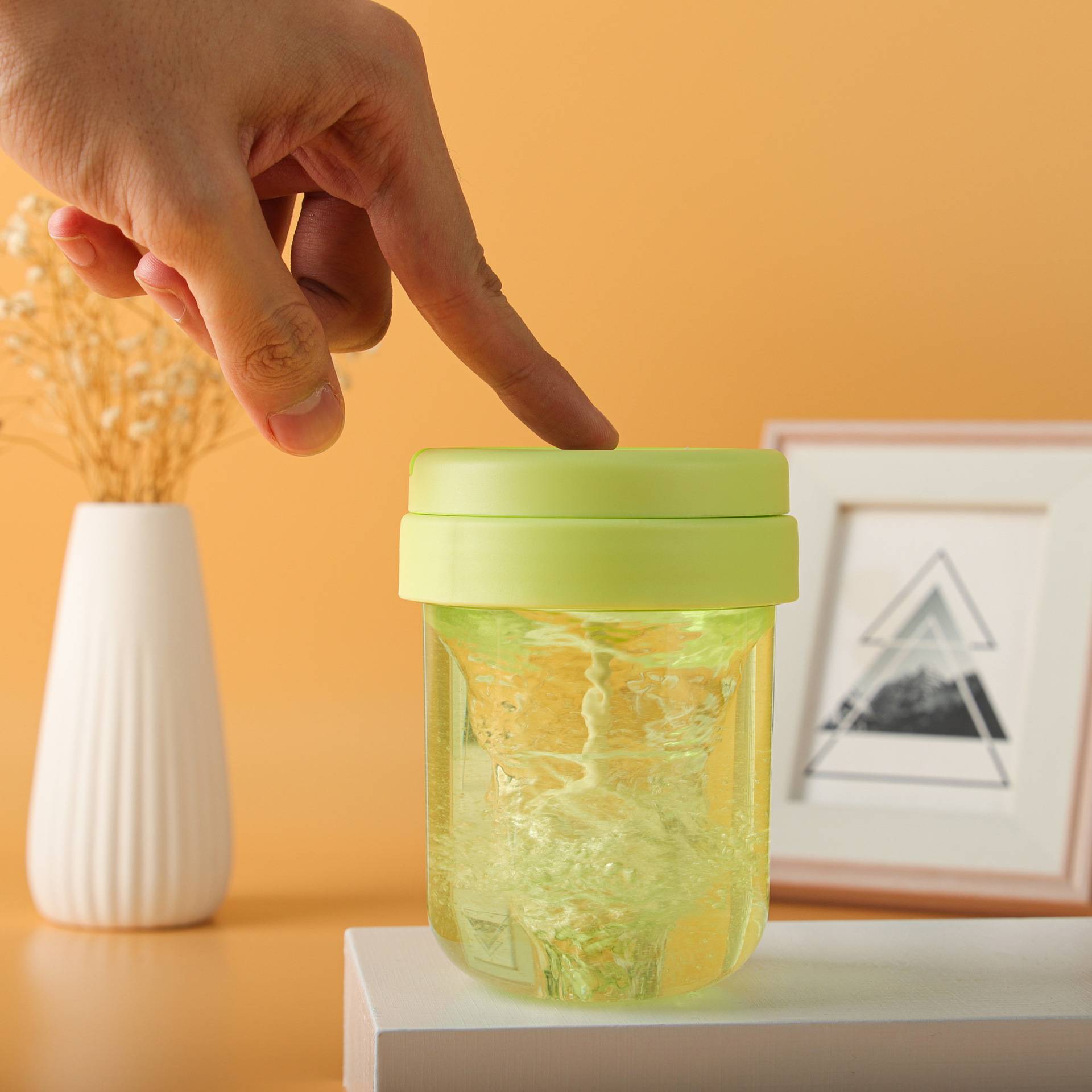 Auto plastic mixing cup shake bottle 1