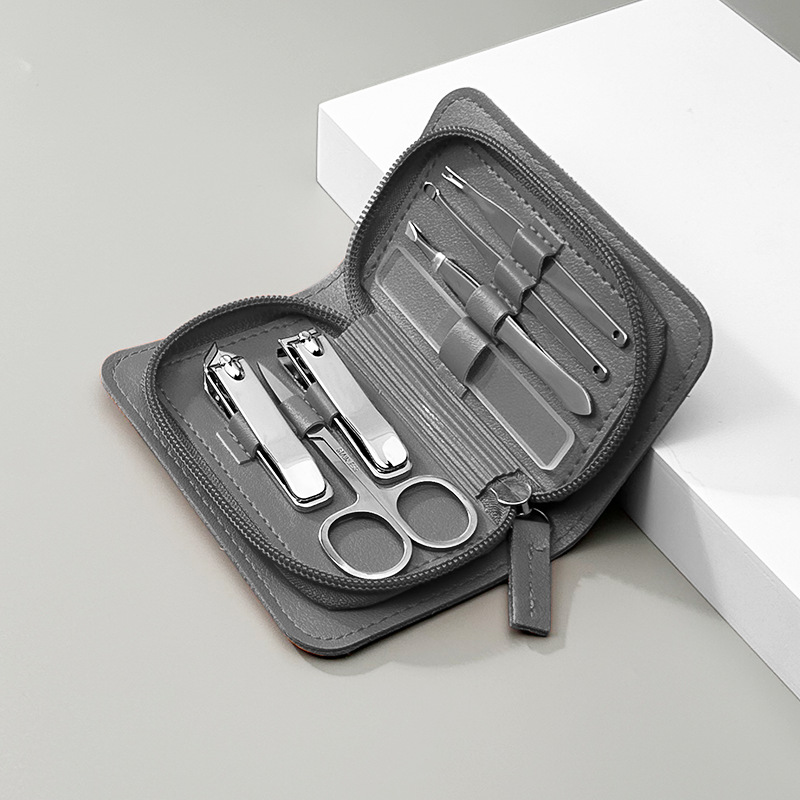 A 7-piece nail clipper set 3