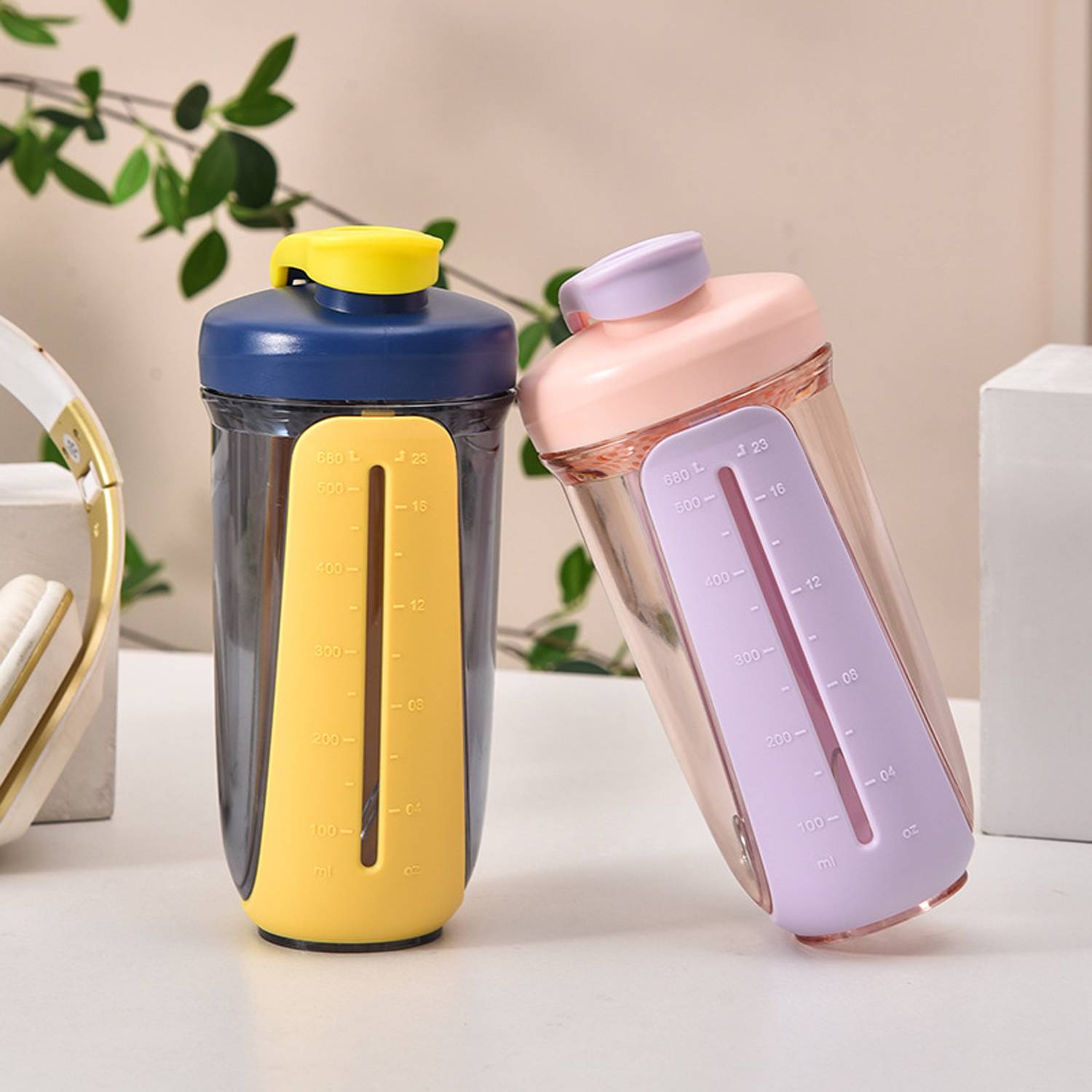 22oz Protein Powder Shake Shaker w/ Scale 5