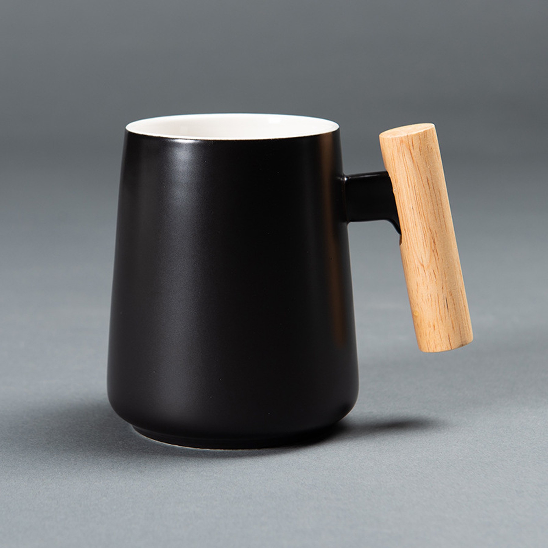 Coffee Mug with Wooden Lid 3