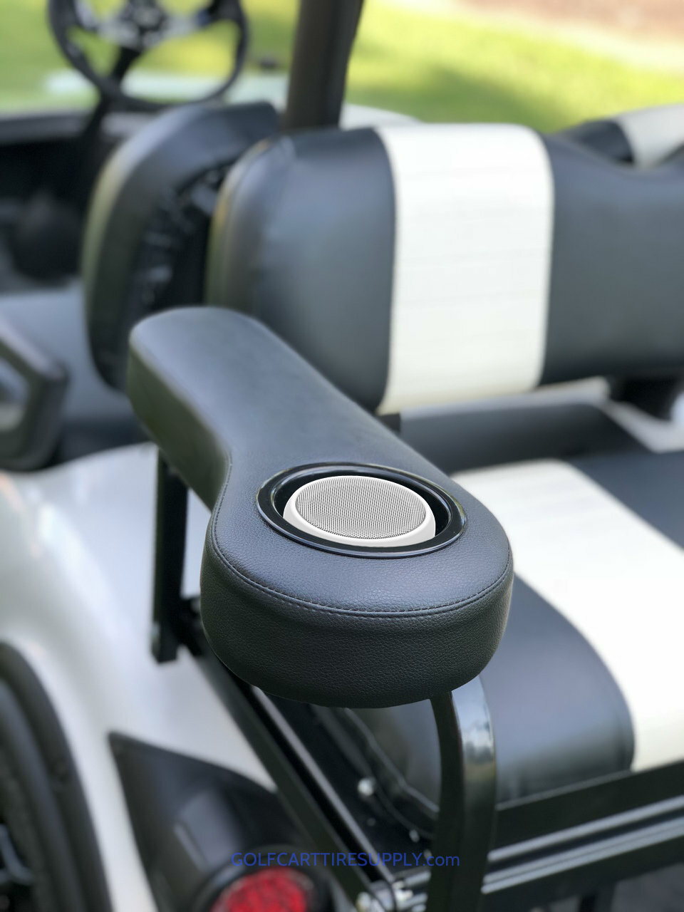 Minuet: Mini portable Bluetooth speaker 8
