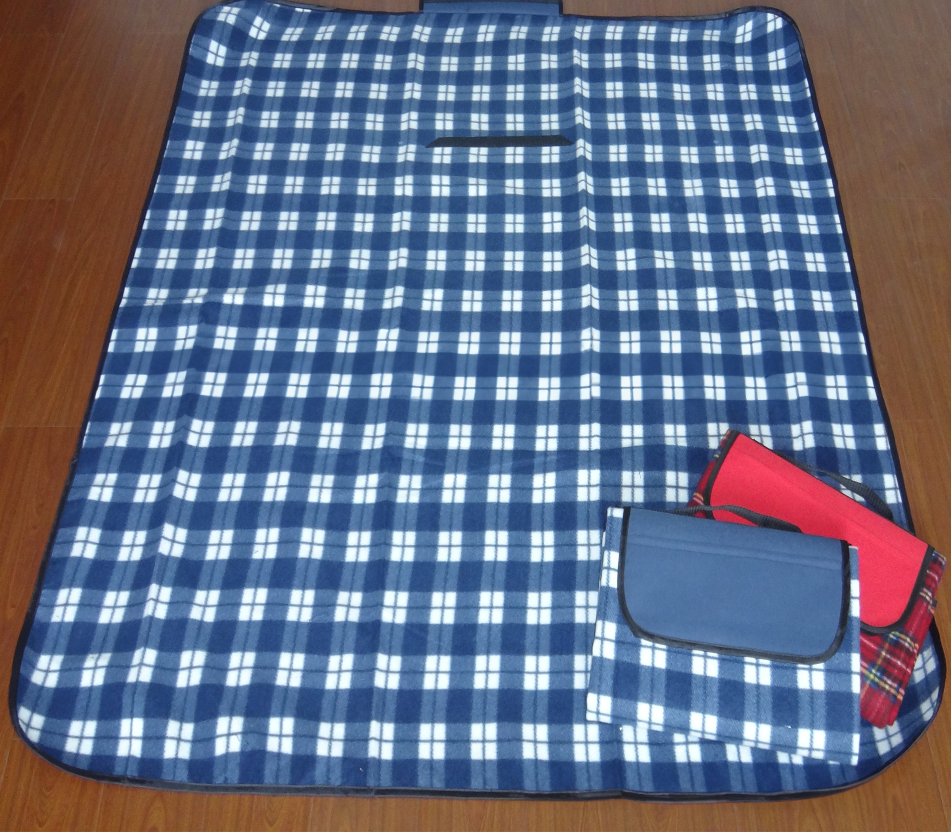Roll Up Fleece Camping Picnic Blankets 3