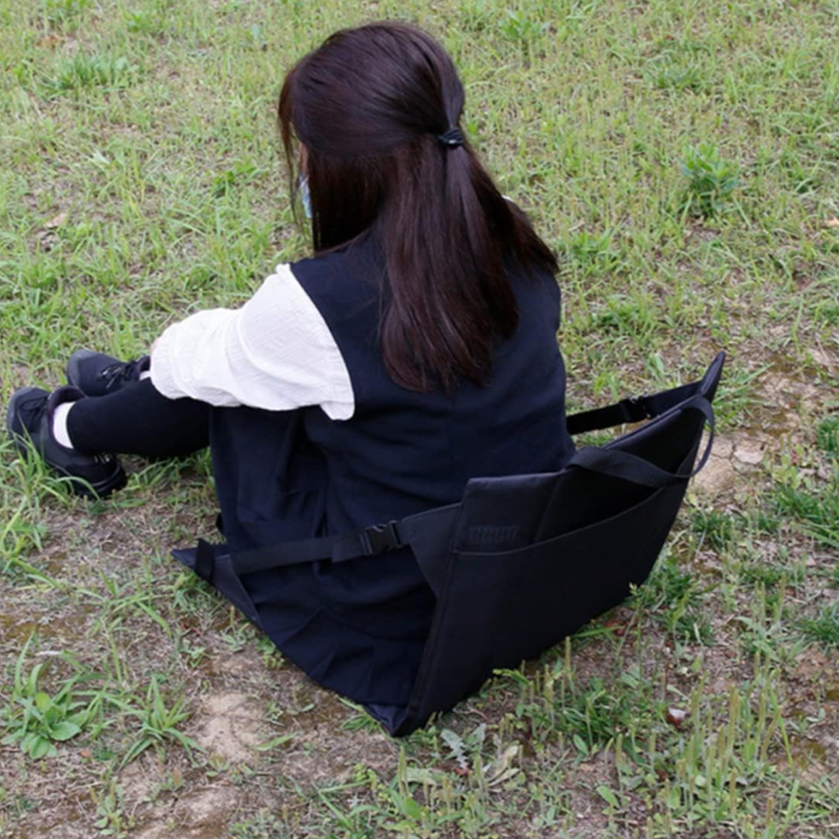Folding Outdoor Stadium Seat Pad with Adjustable Strap 3