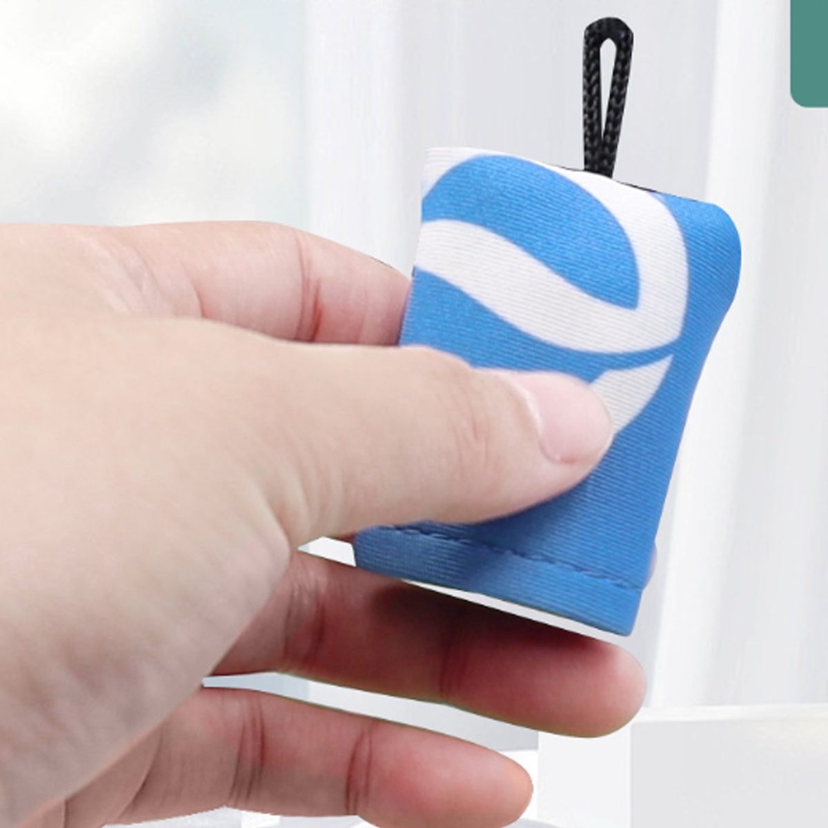 Microfiber Cleaning Cloth with Clip 2