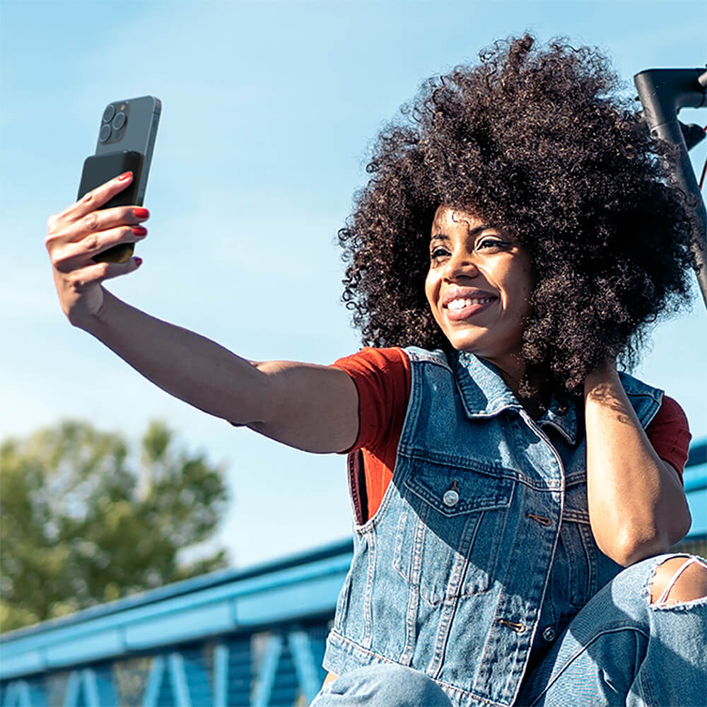 Belkin BoostCharge Magnetic Wireless Power Bank 5K + Stand 5