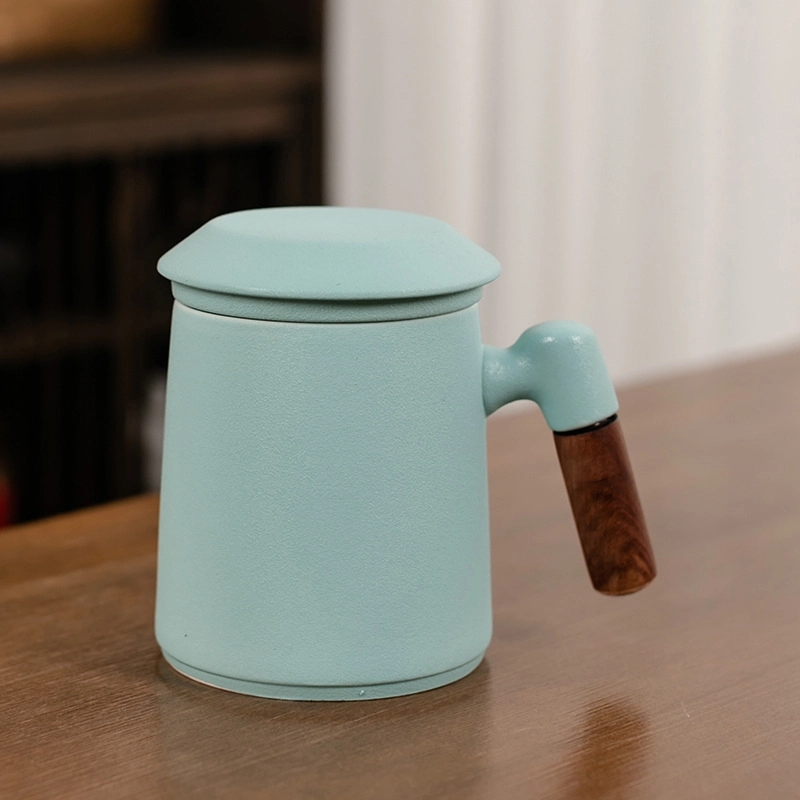 Black Pottery Wooden Handle Ceramic Mug with Lid 3
