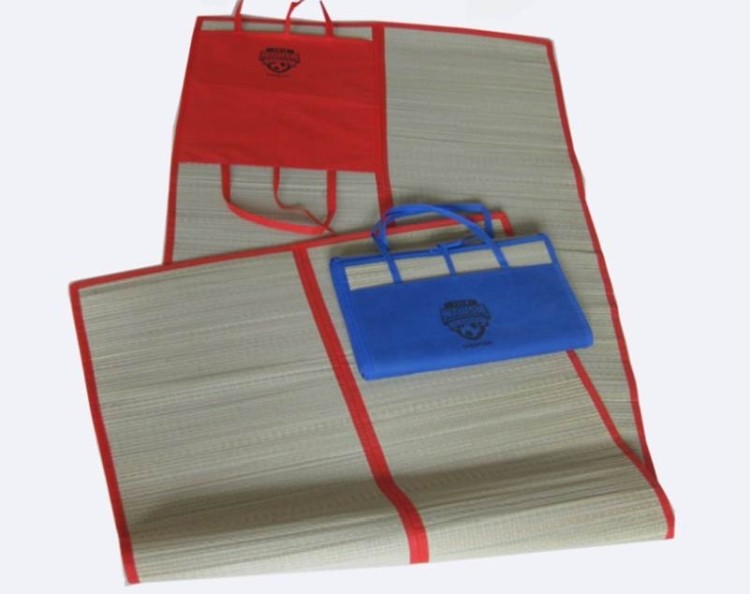 Foldable Flooring Straw Beach Mat with Carry Bag 1