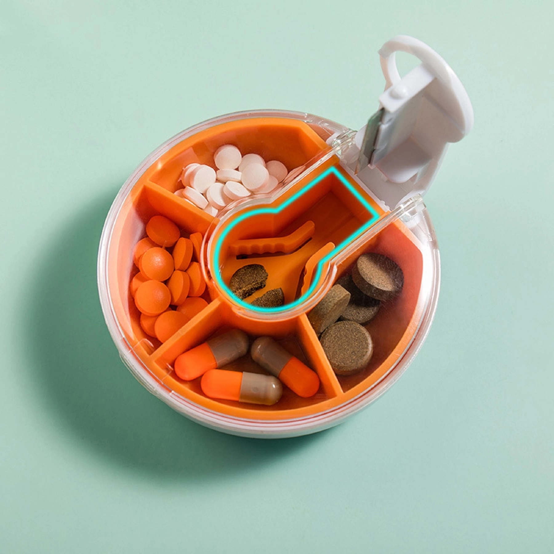 Round Four-compartment Pill Box with Cutter 4