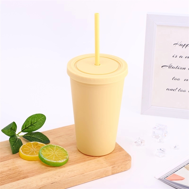 Plastic Cups with Lids and Straws 2