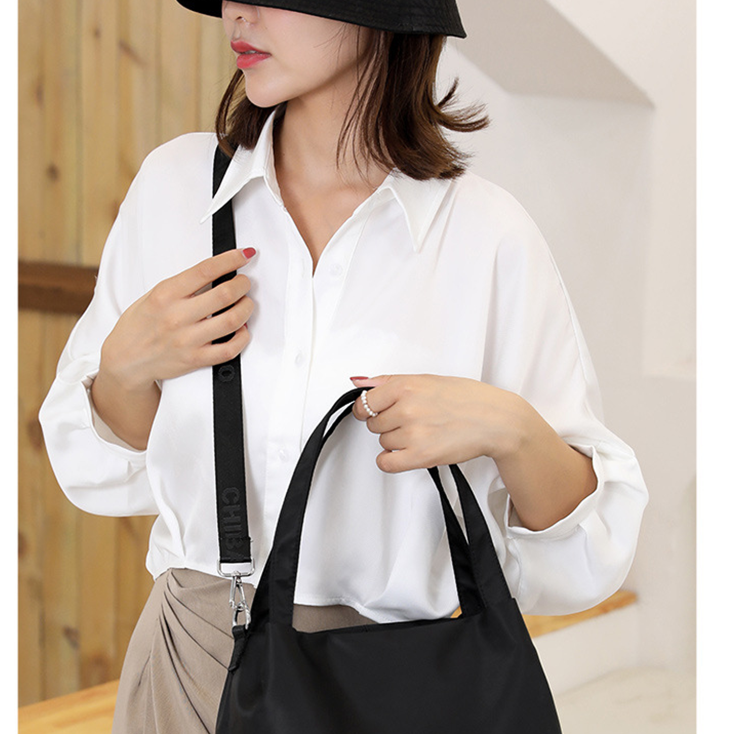 Small Tote Bag w/ Zipper 3