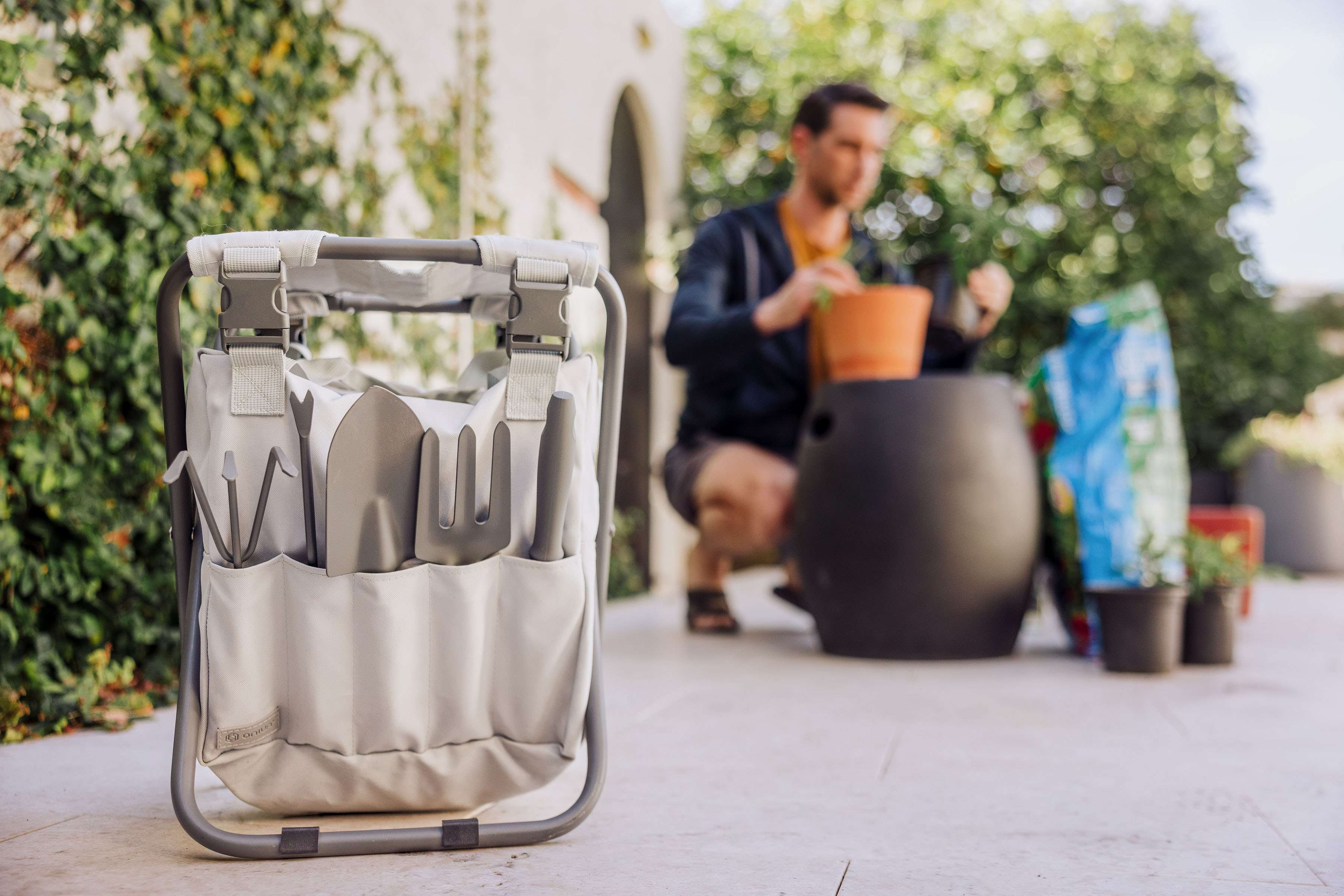 Gardener 2.0 Folding Seat with Tools 2