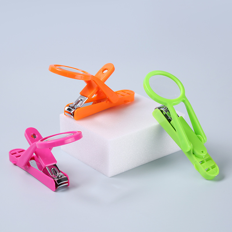 Rotating Magnifying Glass Nail Clippers 3