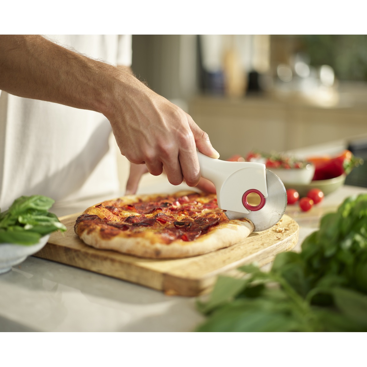 Joseph Joseph® Ringo™ Easy-clean Red Pizza Cutter 1