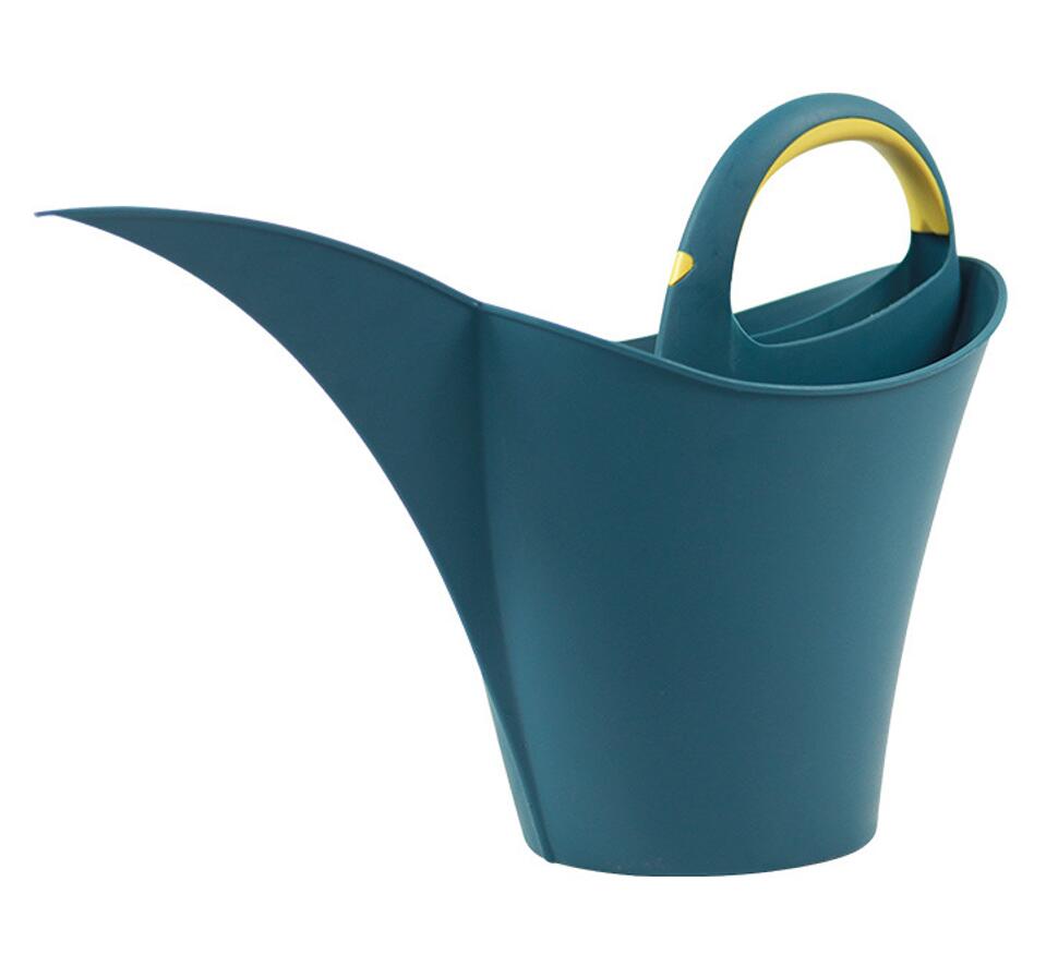 Long-Spout Watering Can 2
