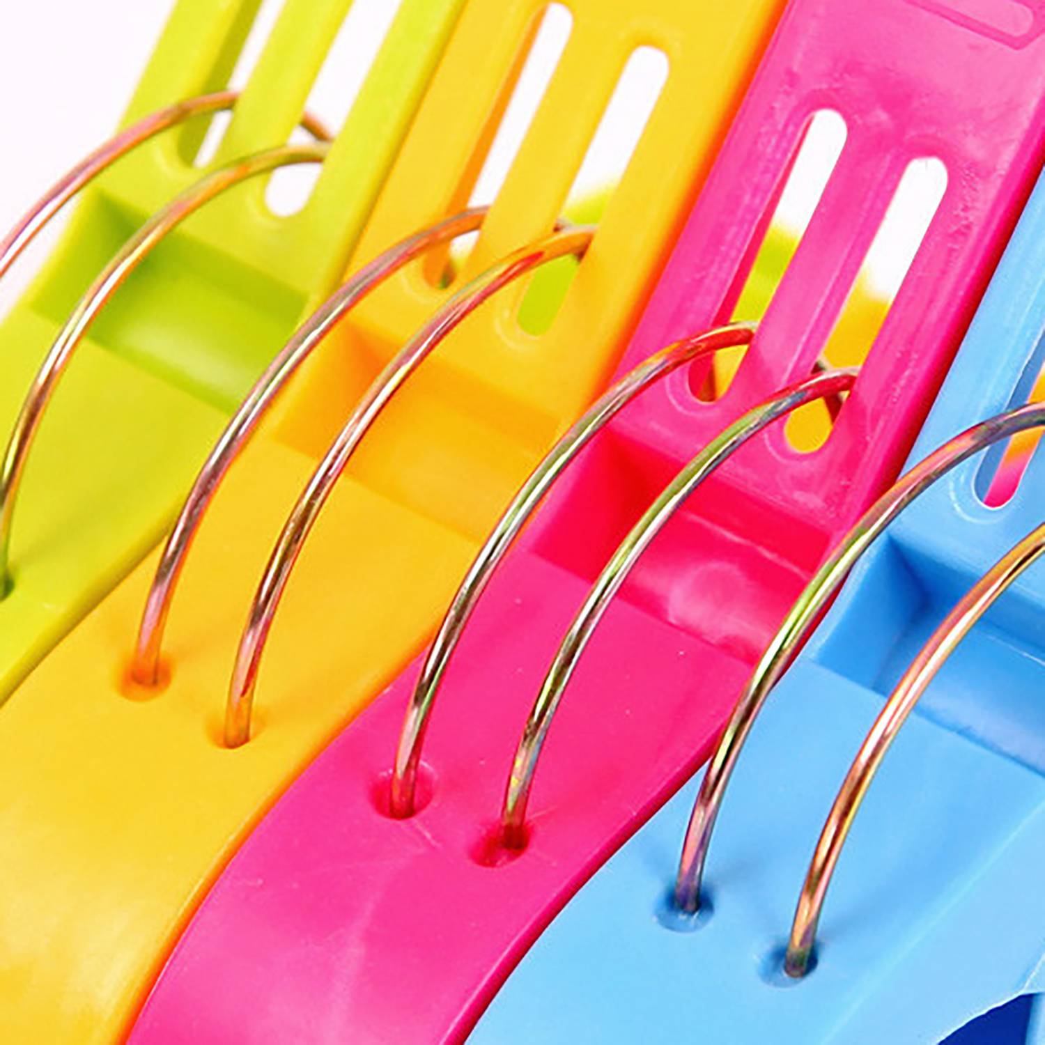 4 Pack Windproof Beach Towels and blanket Clips 5