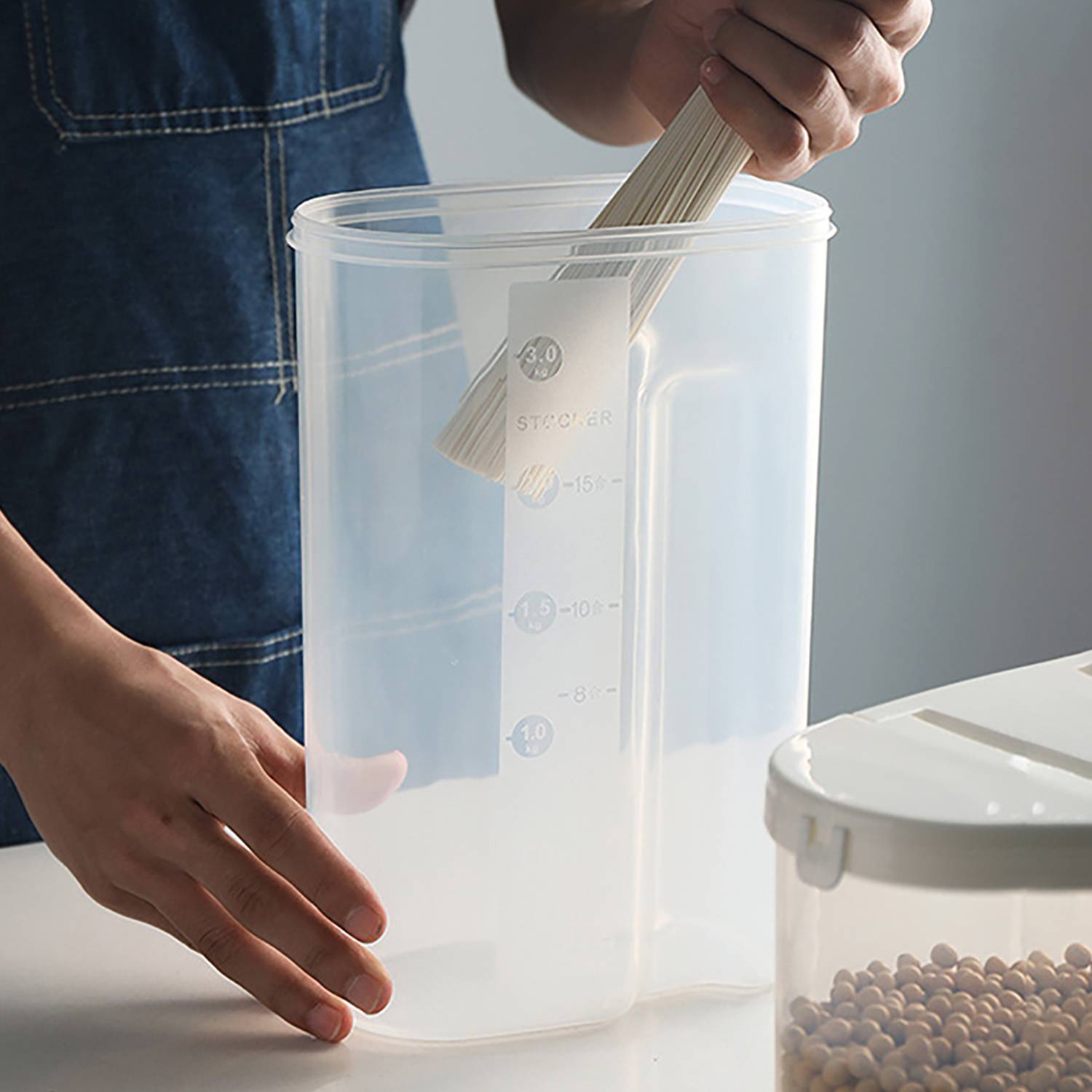 Airtight Large-Capacity Food Container w/ Scale Markings 5