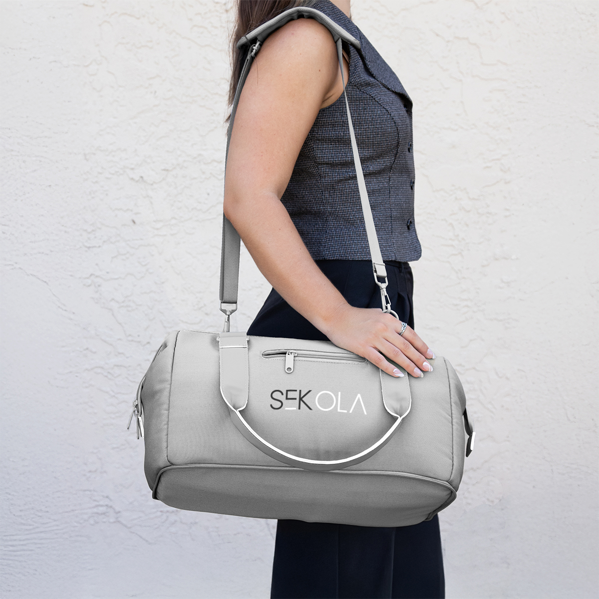 The Weekender Mini Travel Bag With Drop Bottom 15