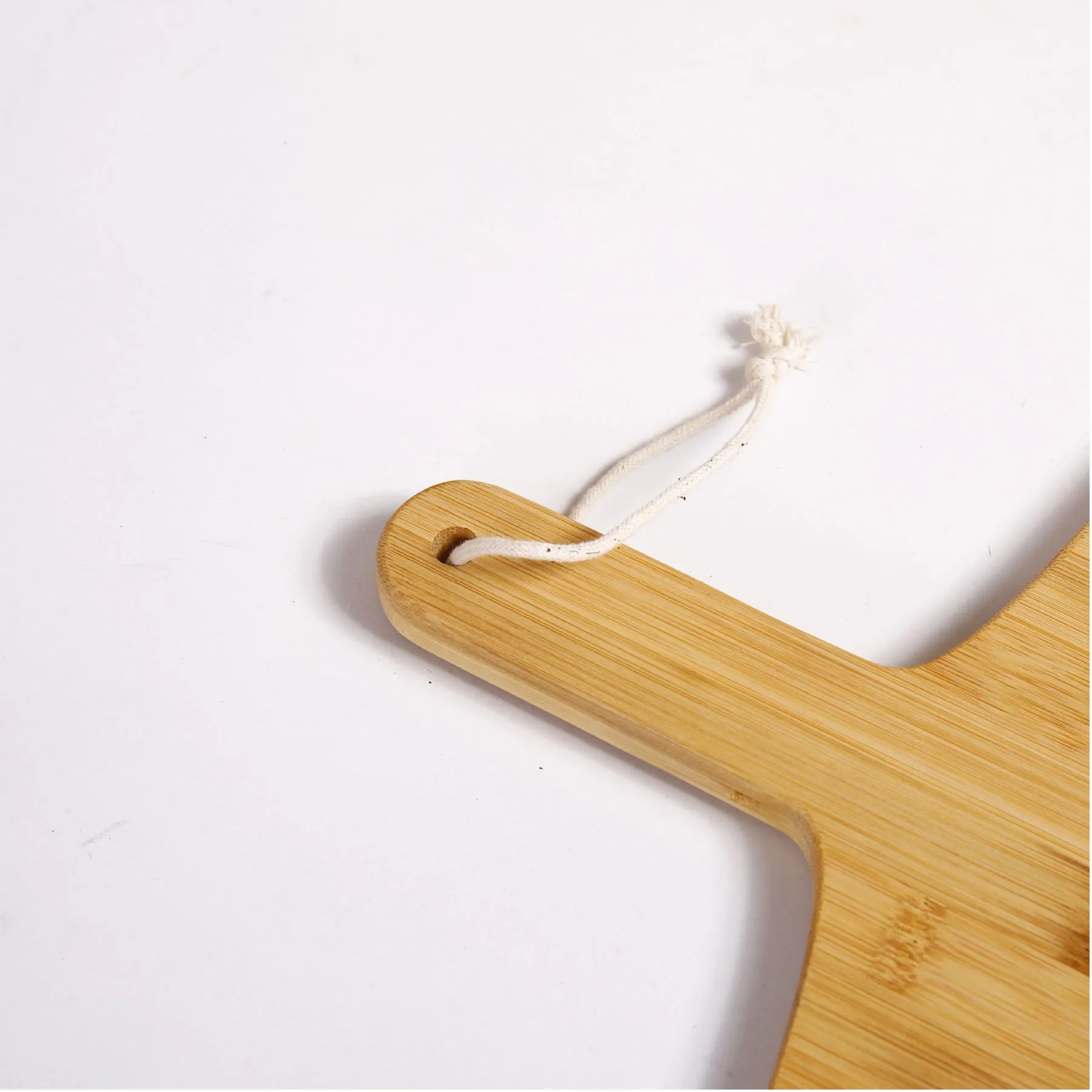 Wooden Cutting Board With Handle 1