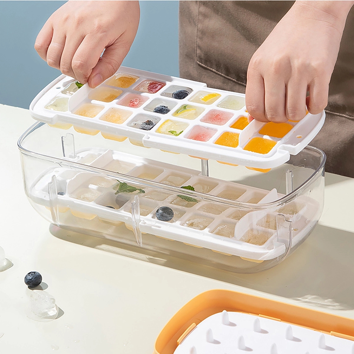 Easy-To-Remove Ice Cube Tray With Lid 4