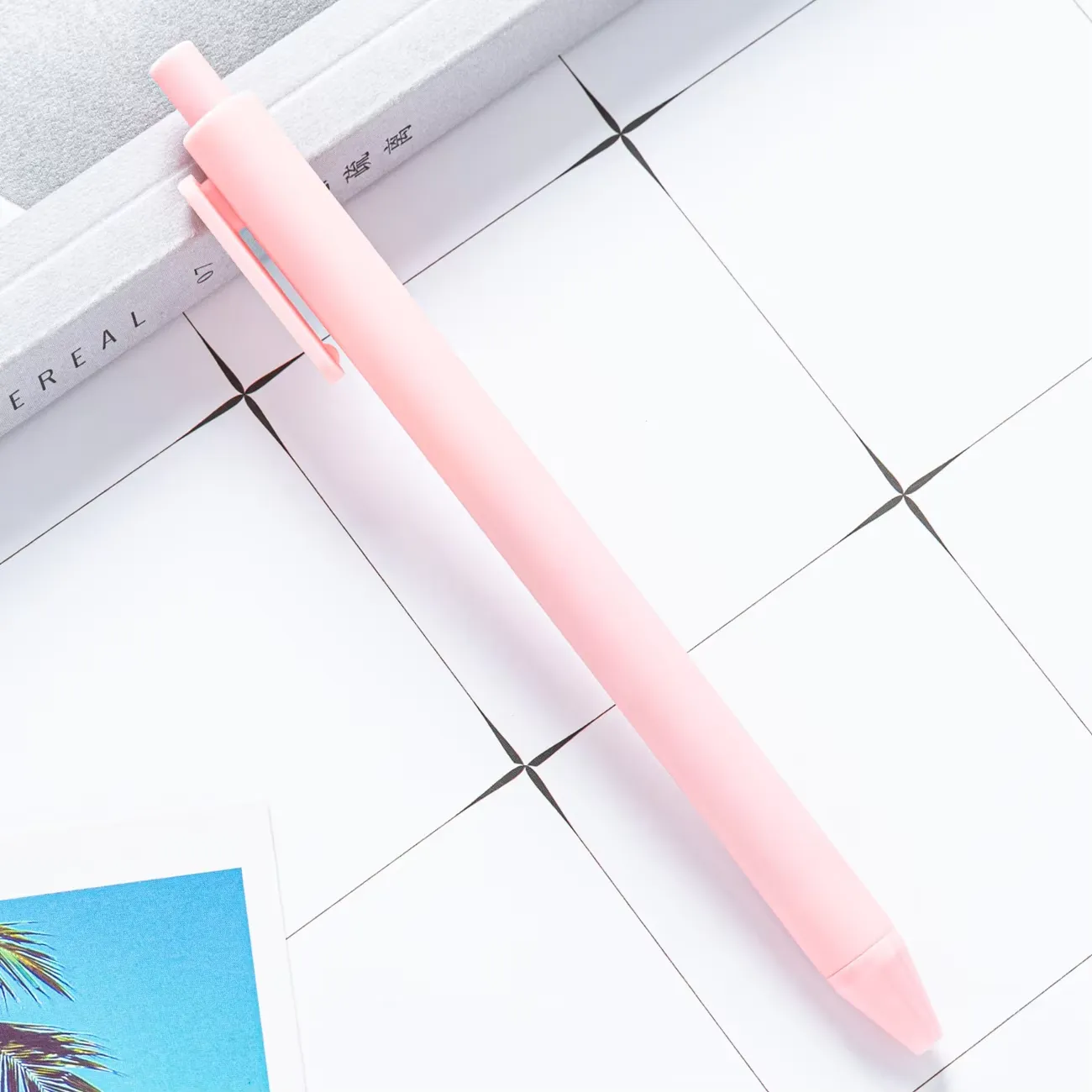 Colorful Plastic Retractable Ballpoint Pen 1