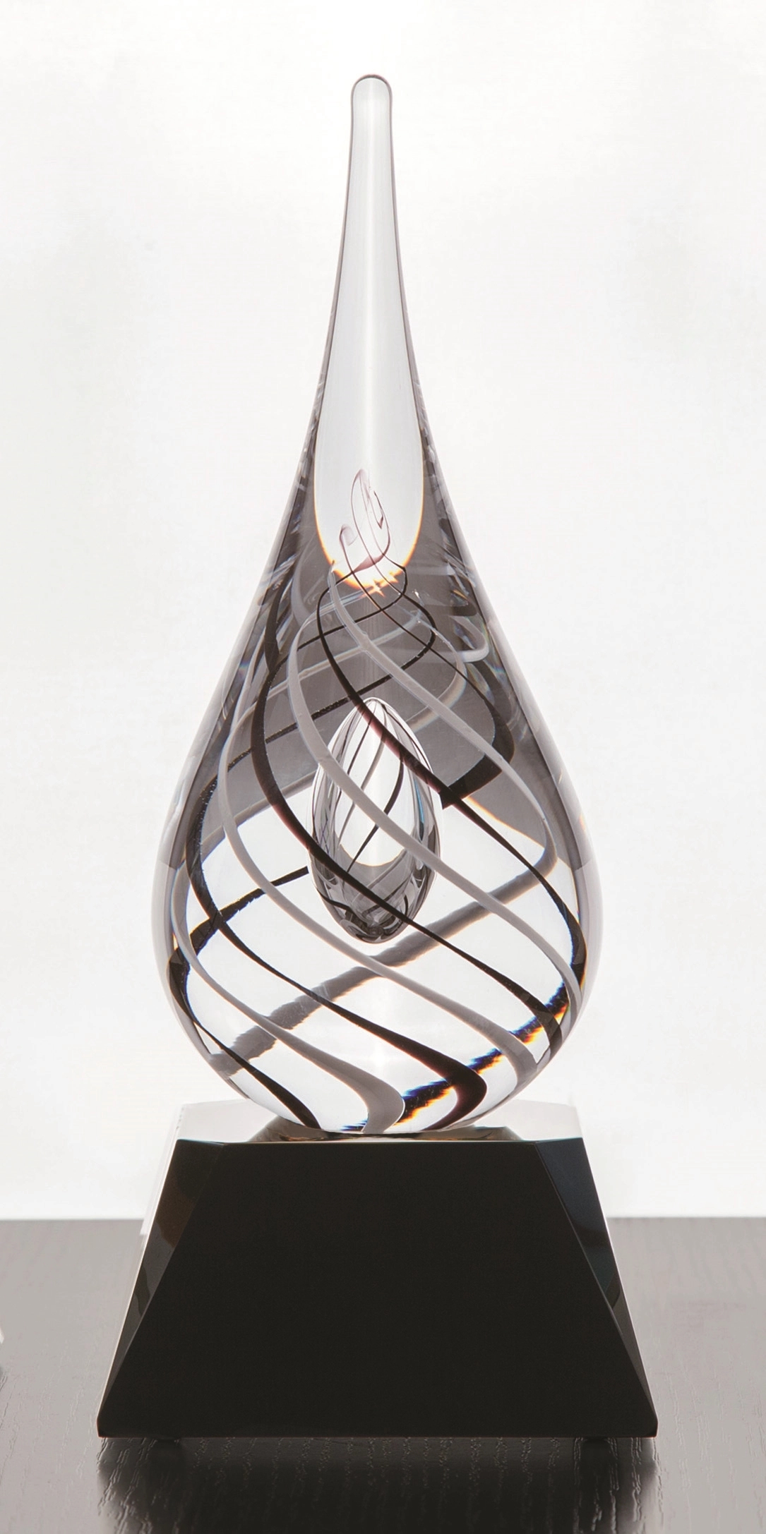 Teardrop Award - White/Black 1