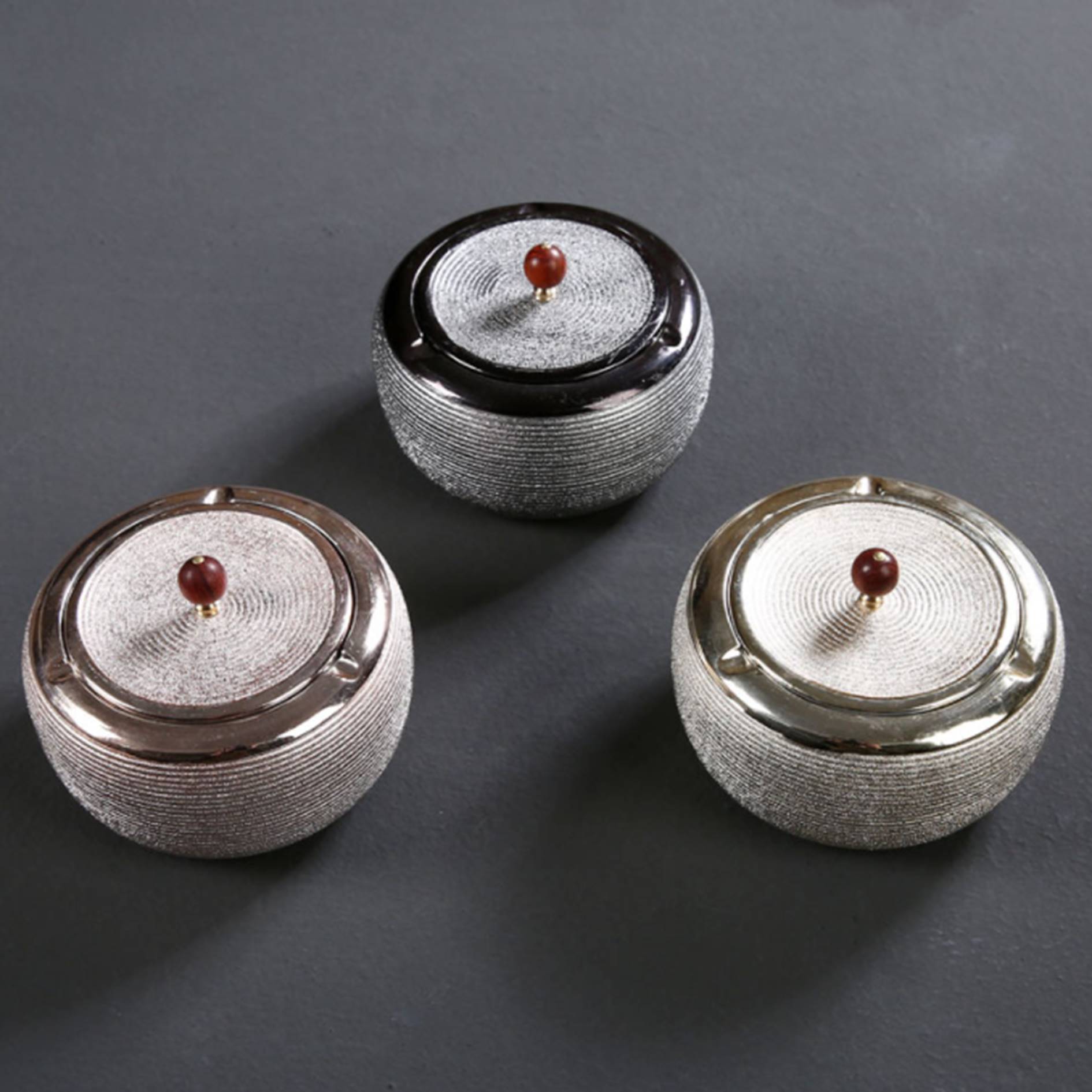 Creative Luxury Ceramic Ashtray With Lid 2