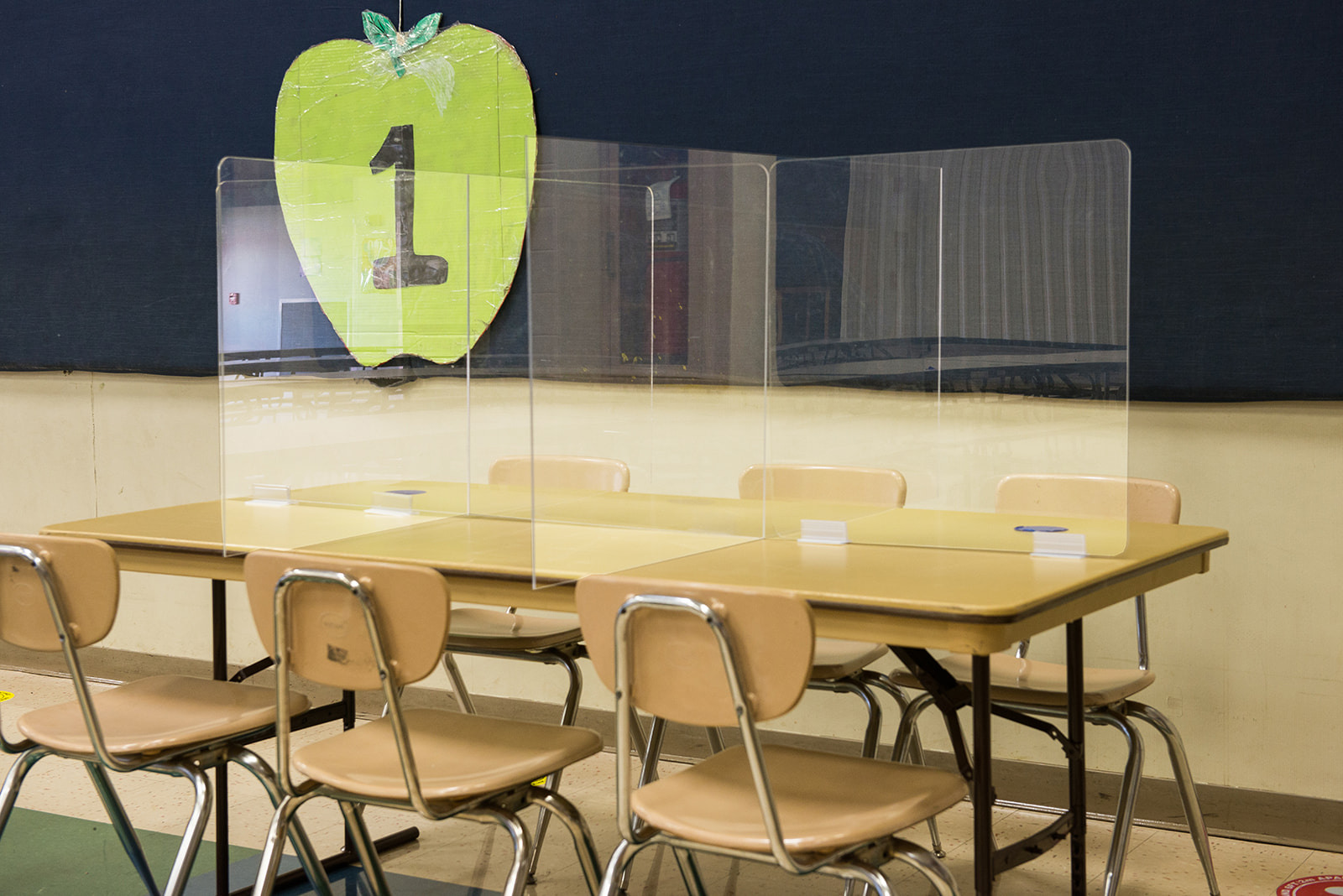 TopLine Table Top Divider Shield 8 Person 1