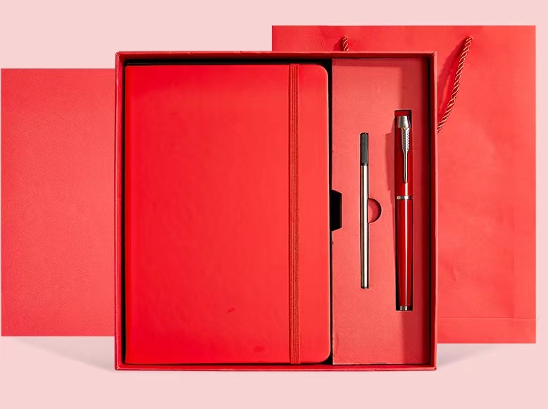 200 Pages PU Leather Personalized A5 Journal Notebook Set with Pen & Gift Box 1